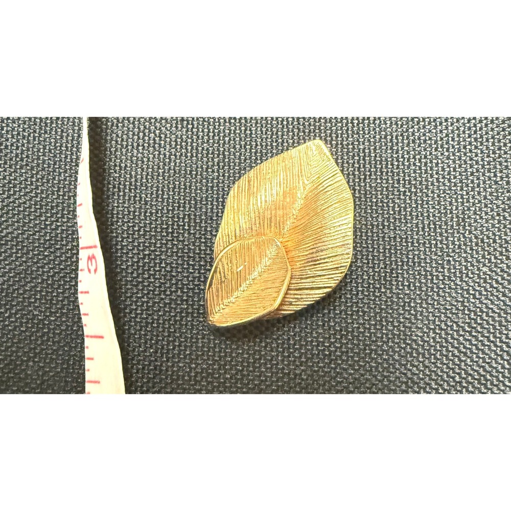 Amway Vintage Gold Tone Textured Double Leaf Brooch Pin Botanical Jewelry